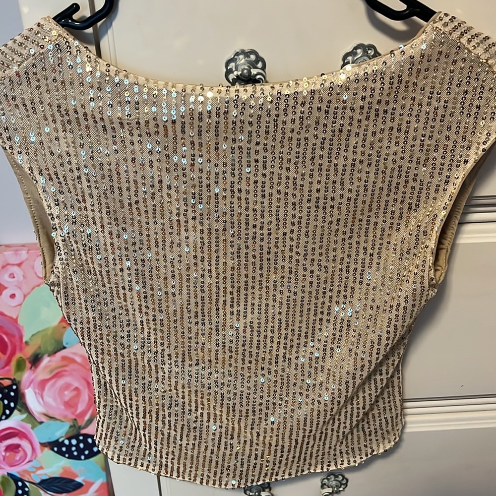 Gold sequin top! - Picture 6 of 8